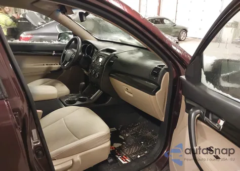 2013 Kia Sorento Lx z USA, uszkodzony, nr VIN 5XYKT3A18DG383825